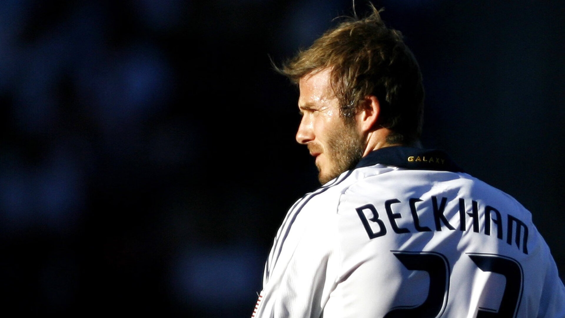 开云官方-激烈竞技让人心跳加速，球员们在场上展现实力，竞技的话