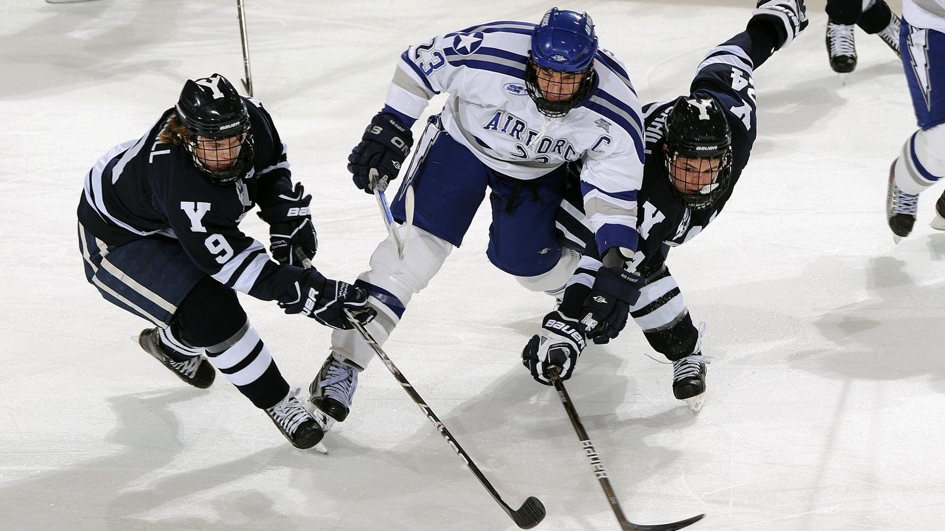 边锋表现夺目,带领球队取得连胜,边锋是干什么的
