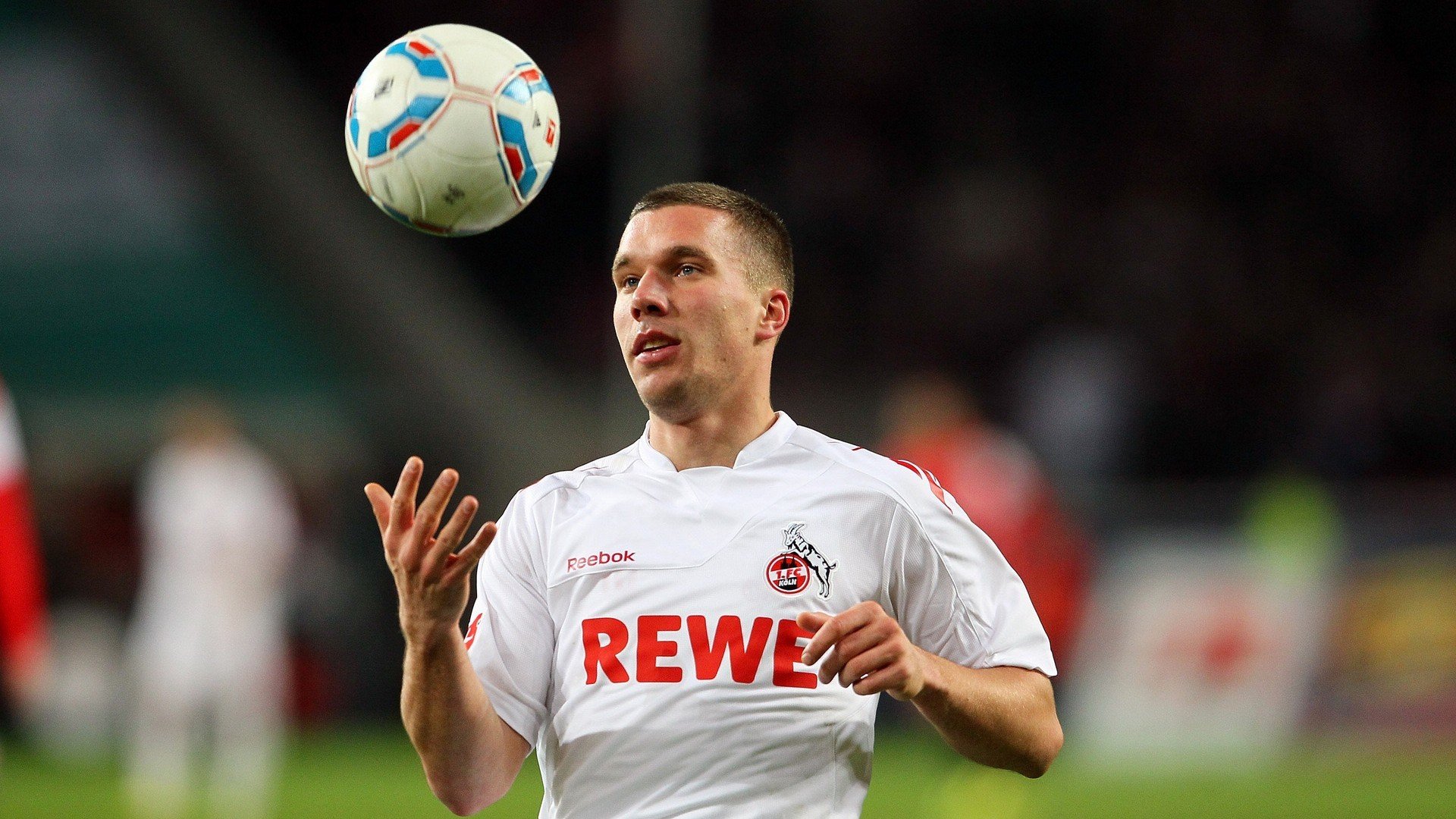 电竞周边市场爆火：收藏品、服饰、家具引领行业新风向，电竞周边产品